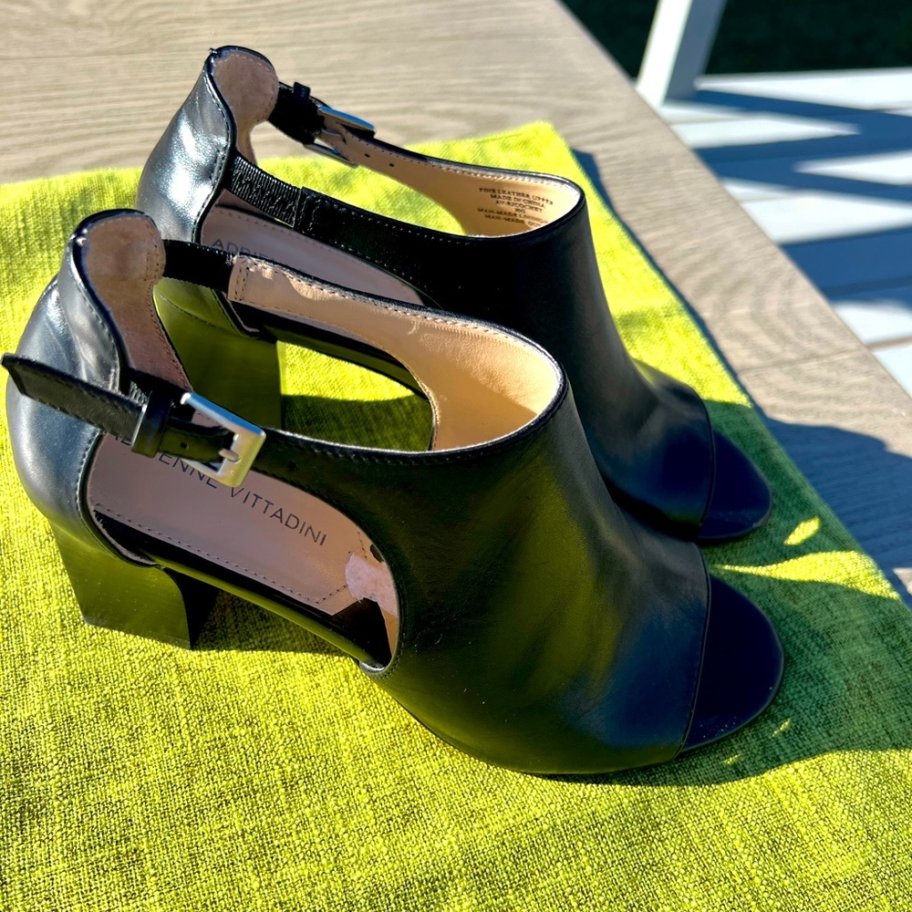 NWOB Size 7 Adrienne Vittadini